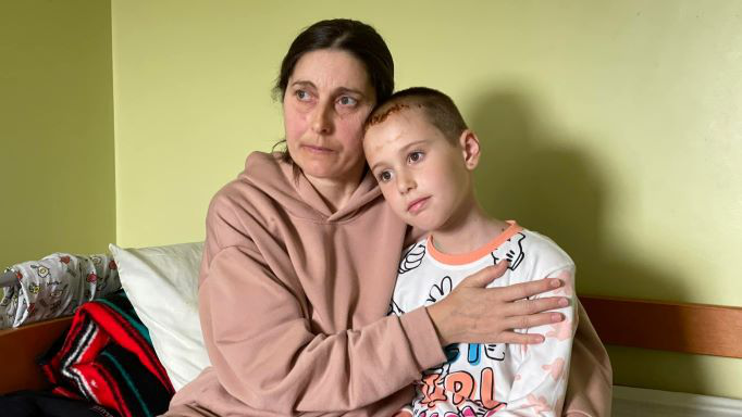 Уламок пройшов крізь увесь мозок: у Львові медики врятували життя 9-річній дівчинці (відео)