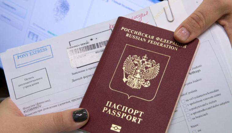 рашисти планують видавати російські паспорти на окупованих територіях України
