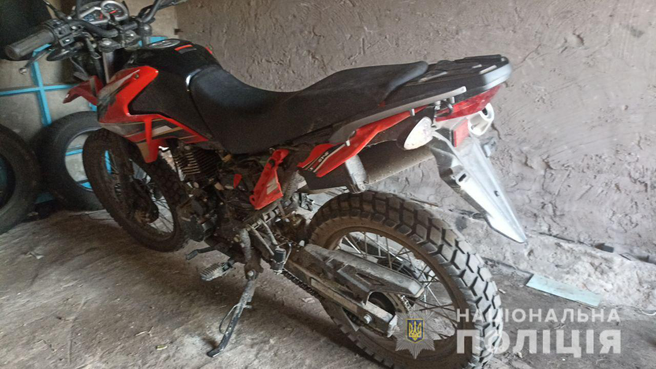 На Волині двоє чоловіків вкрали мотоцикл з гаража сусіда