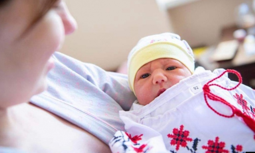 Малюки у вишиванках: МОЗ показало немовлят з прифронтових зон (фото)