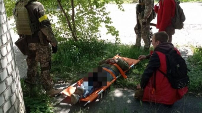 Одна жінка постраждала: окупанти продовжують обстрілювати Сєвєродонецьк (відео)