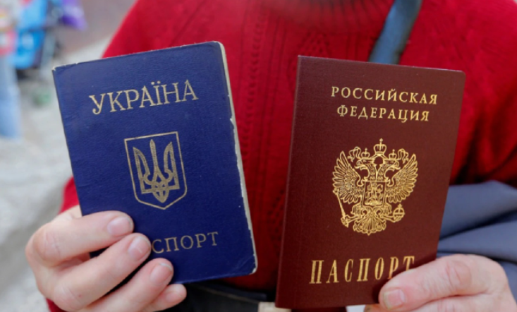 Окупанти почали роздавати російські паспорти в Маріуполі