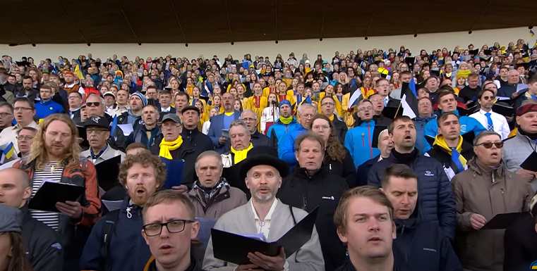 Для України: у Таллінні сотні естонців заспівали «Червону калину» (відео)