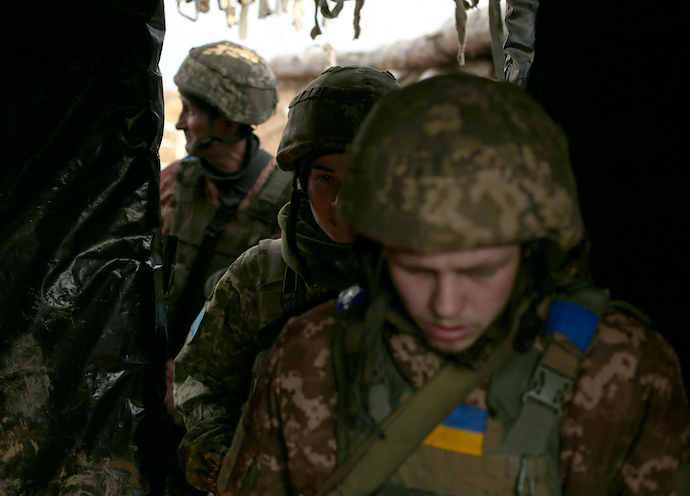 В Україні хочуть заборонити колекторам «вибивати» борги з військових
