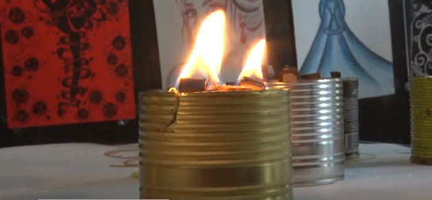 На Волині молодь виготовляє окопні свічки для військових (відео)