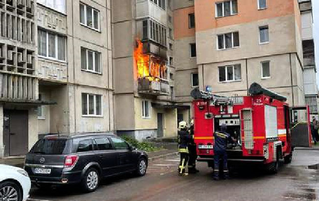 Горів балкон: деталі пожежі в багатоповерхівці в Луцьку