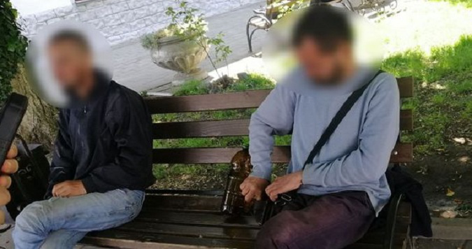 У Луцьку патрульним «здали» двох любителів пива (фото)