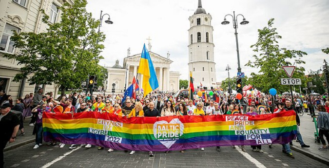 У Вільнюсі на «марш рівності» принесли прапори України (відео)