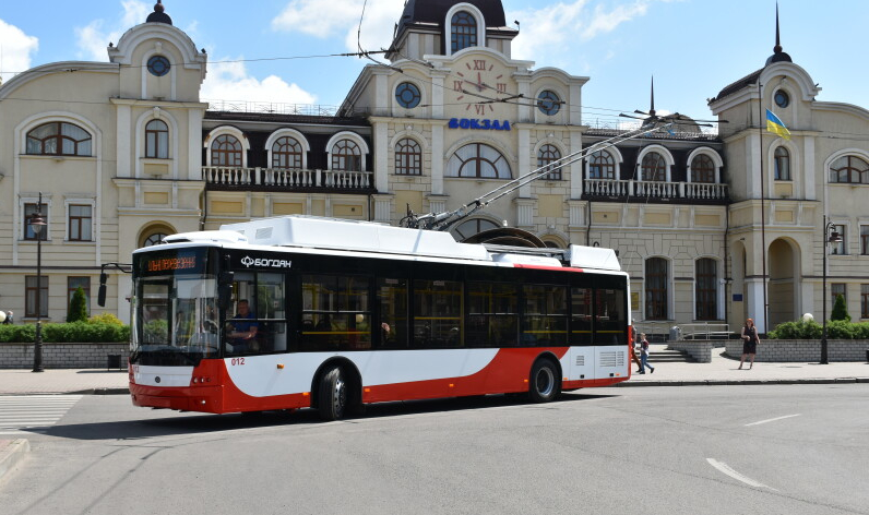 До вокзалу: у Луцьку тролейбуси повернули на старий маршрут (відео)