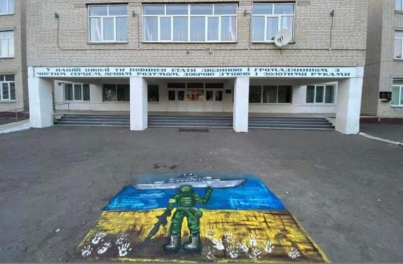 Скандал у школі на Волині: випускники намалювали русскій корабль, а дирекція його знищила (відео)