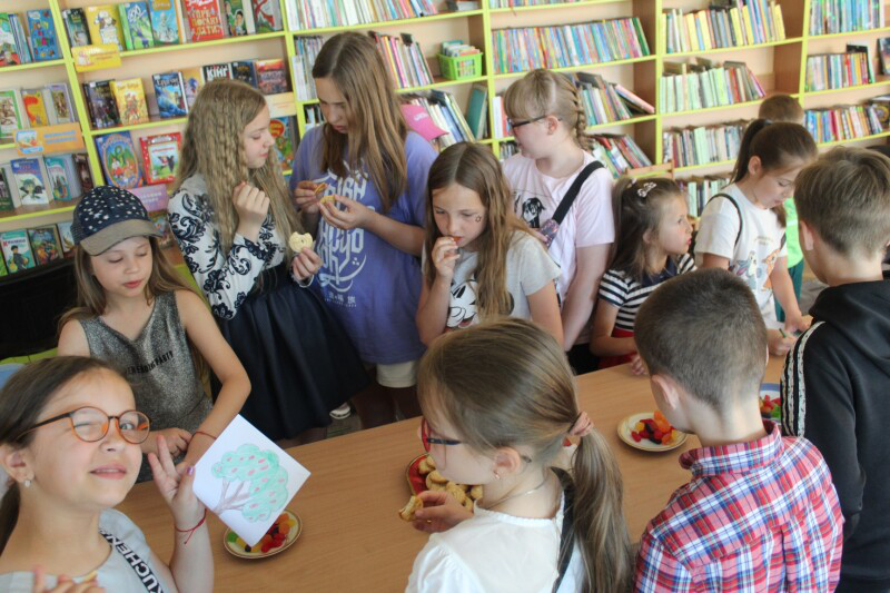 Дітей переселенців подружили з місцевими у луцькій бібліотеці (фото)