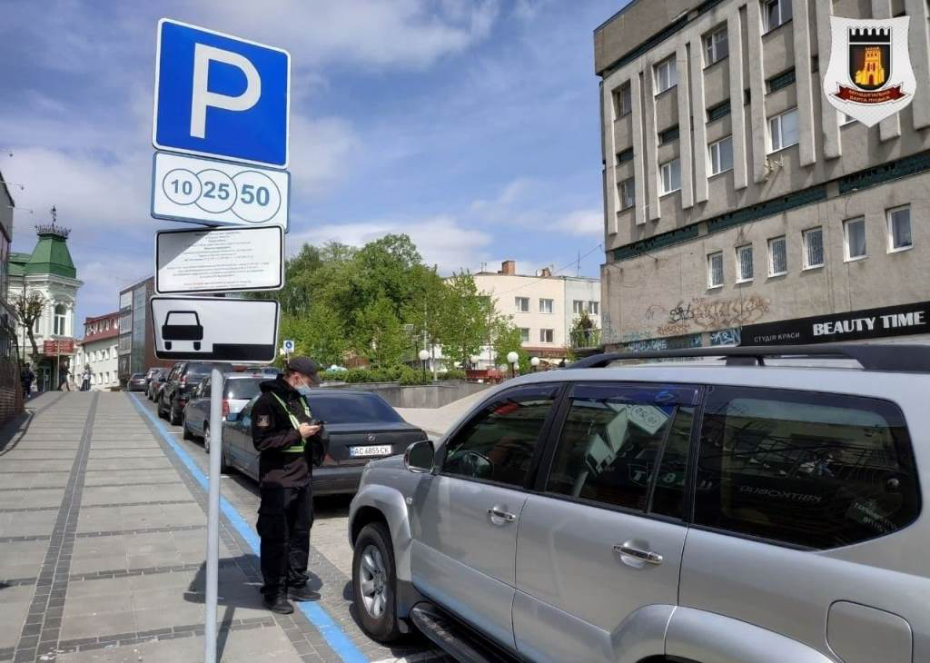 Швидко та зручно: у Луцьку запускають додаток «SmartLutsk» для оплати паркування
