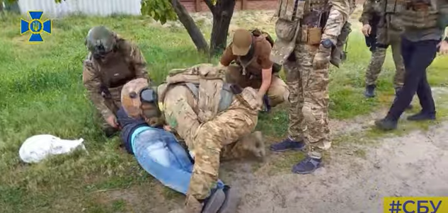СБУ затримала агента ФСБ, який «здавав» ворогу позиції ЗСУ на Харківщині (відео)