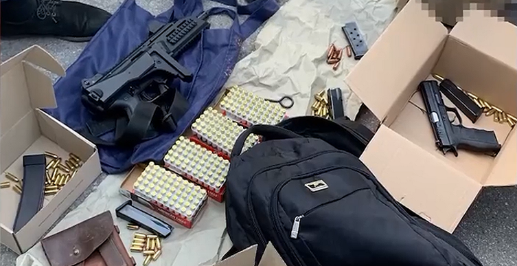 Пістолети, автомати, РПГ: на Київщині затримали продавця зброї (відео)