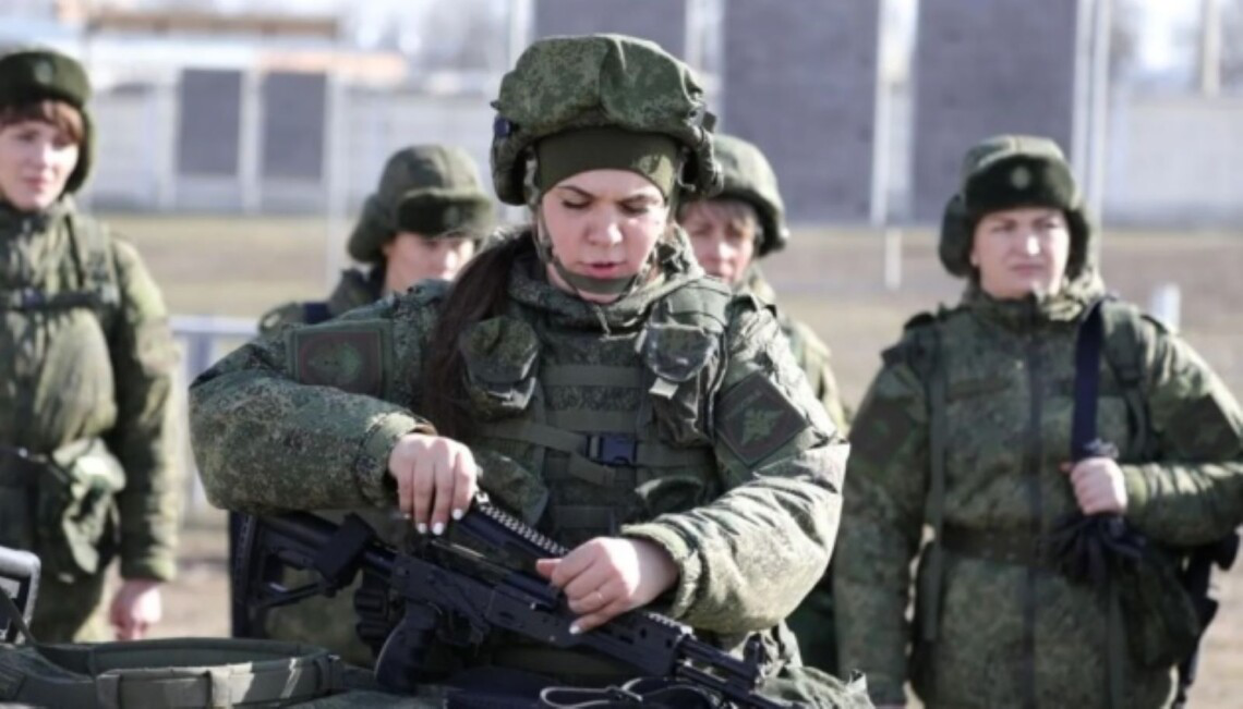 На росії жінок кличуть на службу за контрактом
