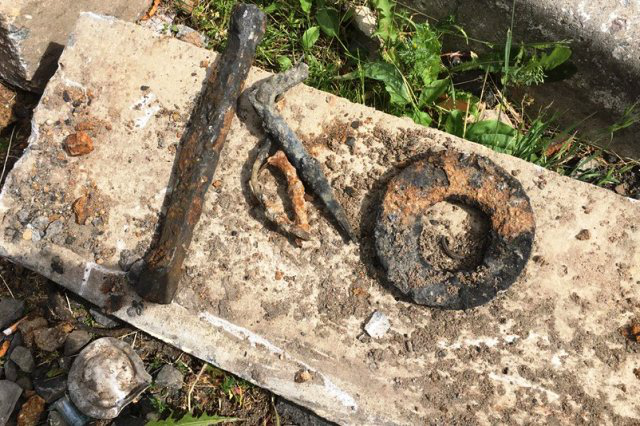 У Старому місті у Луцьку газовики викопали артефакти (відео)