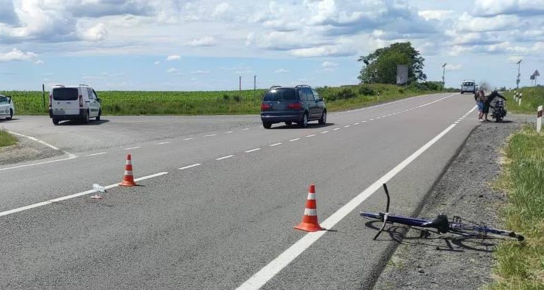 На волинській дорозі 55-річний велосипедист потрапив під колеса «форда» (фото)