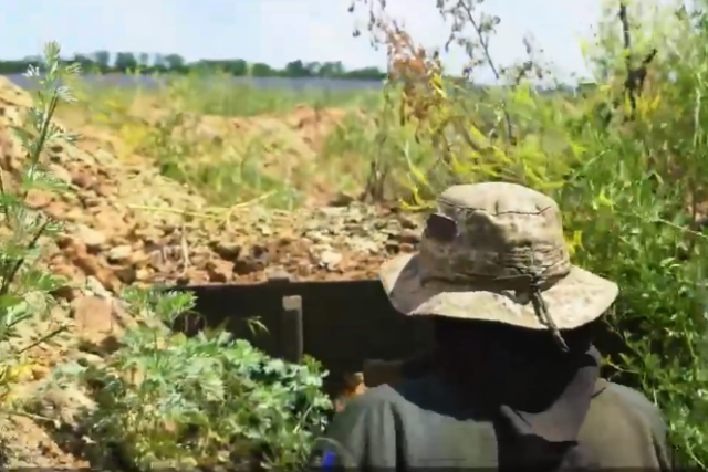 Ворог випалює все живе: репортаж з окопів прикордонників під Лисичанськом (відео)