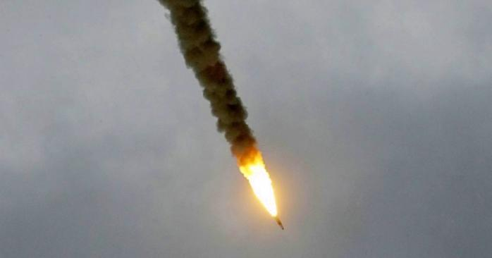 Росіяни завдали ракетного удару по СТО в Дніпрі: під завалами опинились люди (відео)
