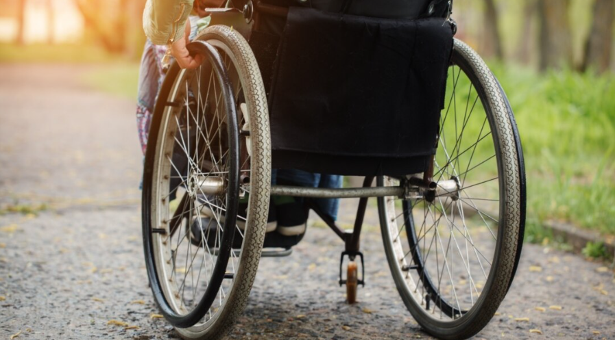Людям з інвалідністю під час війни не треба проходити комісію, – МОЗ