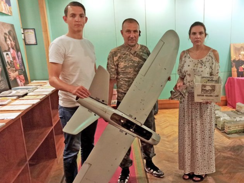 Волинському музею подарували уламки ракети та збитий безпілотник
