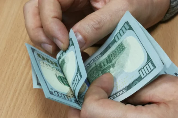 «Тимчасово»: у Нацбанку пояснили зростання готівкового долара