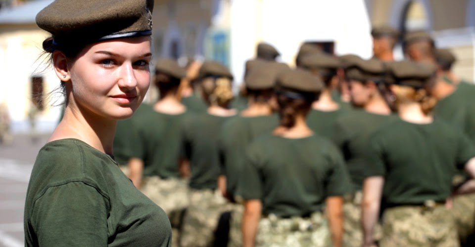 В Україні для жінок розроблять окрему військову форму
