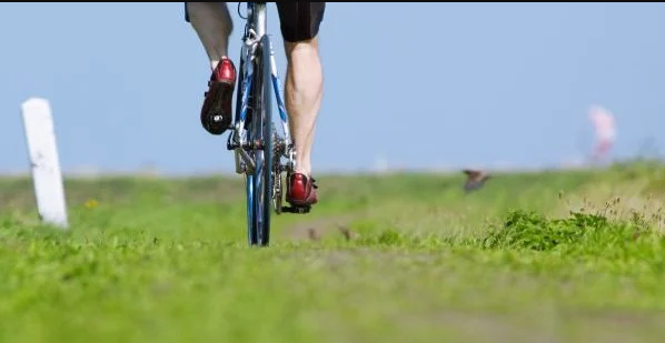 У Володимирі велосипедист лякав перехожих оголеним статевим органом (фото, відео)