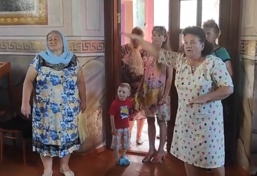 «То моє лічне»: на Волині дружина священника УПЦ МП прийшла забирати ікону з храму (відео)