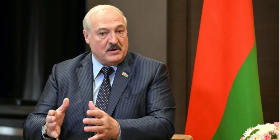 Лукашенко заявив, що Україна «сама підпалює» свої поля
