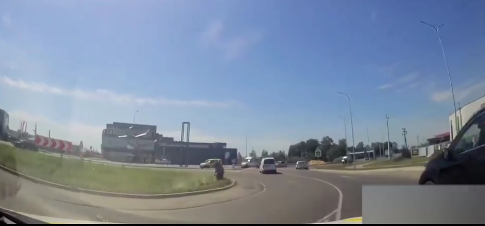 У Луцьку мотоцикліст намагався втекти від поліцейських (відео)