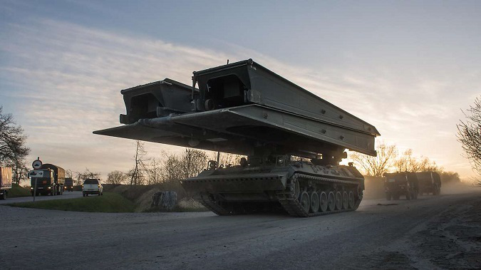 Німеччина поставить Україні танки-мостоукладачі Biber