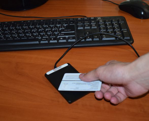 Луцький ЦНАП отримав нові пристрої для зчитування ID-карток (фото)