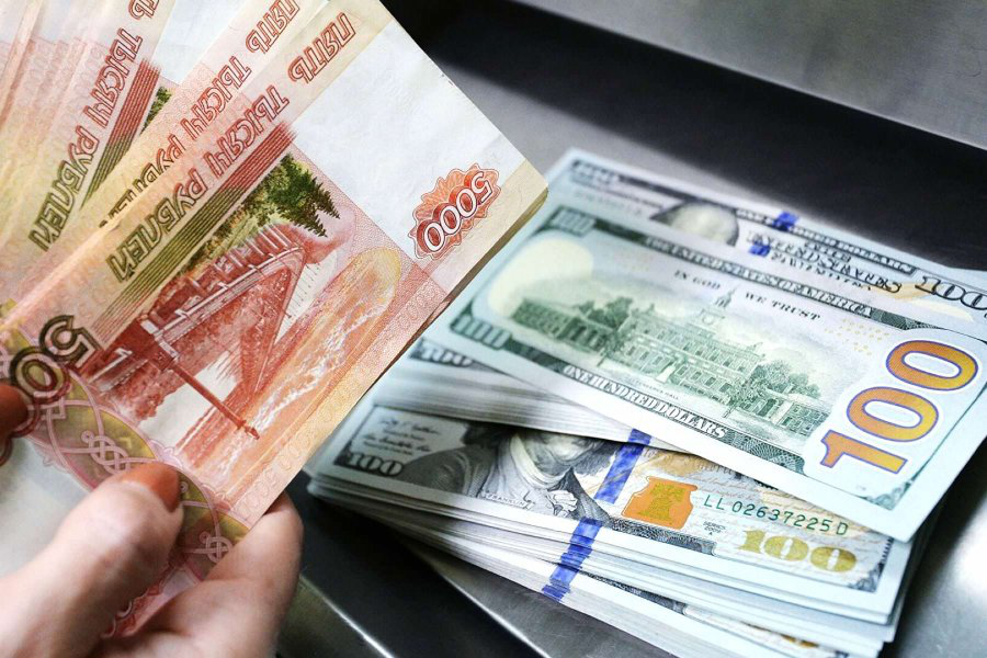 У росії Центробанк продовжив обмеження на зняття валюти до березня 2023 року