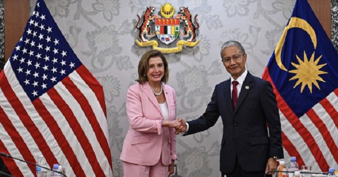 Пелосі прибула до Малайзії, напруга щодо візиту на Тайвань зростає