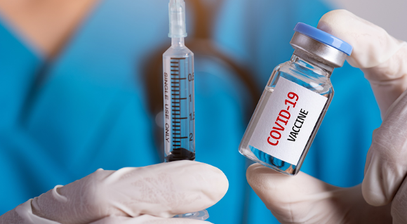 Хвороба не зникла: де в Луцьку вакцинують проти COVID-19