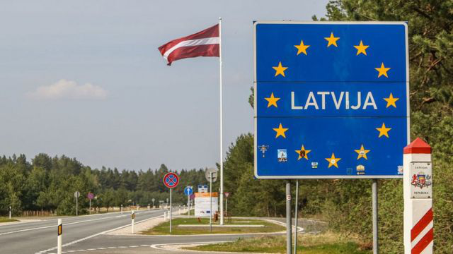 У Латвії пропонують анулювати посвідки на проживання та візи тим, хто підтримує агресію РФ