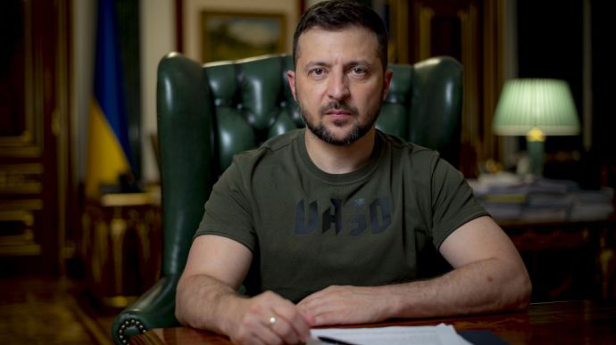 Заборона на виїзд чоловіків з України: Зеленський відповів на петицію