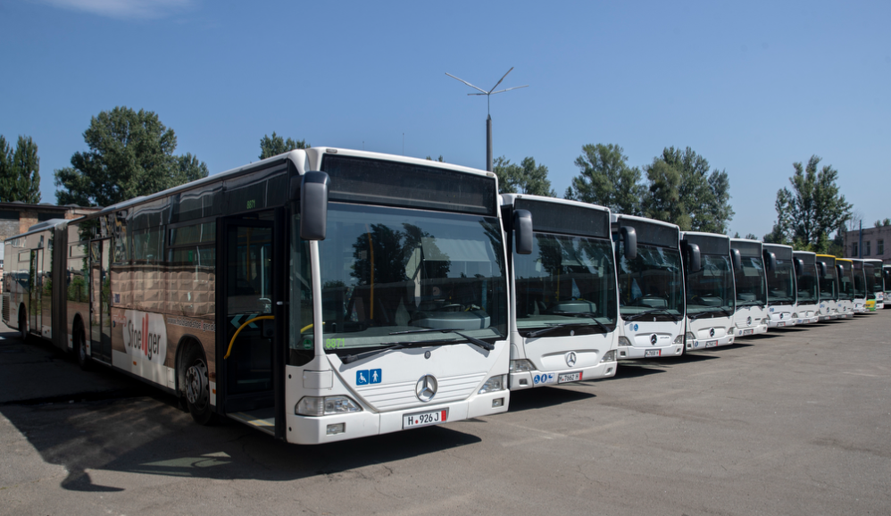 Берлін передав Києву три сміттєвози та 19 автобусів