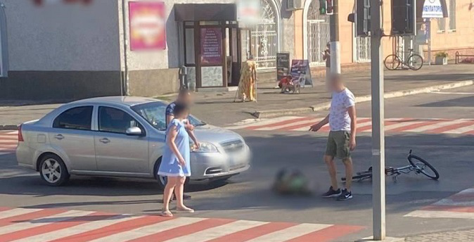 У Нововолинську під колеса авто потрапив 78-річний велосипедист (фото, відео)