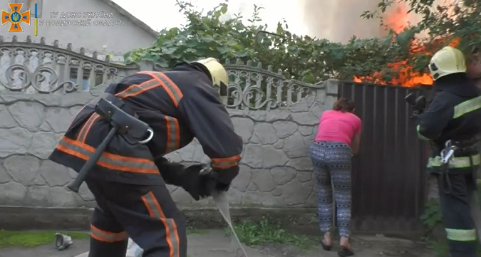 У Луцьку сталася пожежа у приватному секторі (відео)