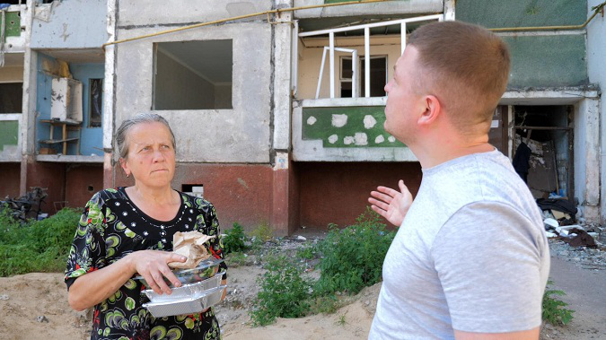Війна забрала житло та рідних, але не волю до життя: луцькі волонтери показали зруйноване місто (фото)