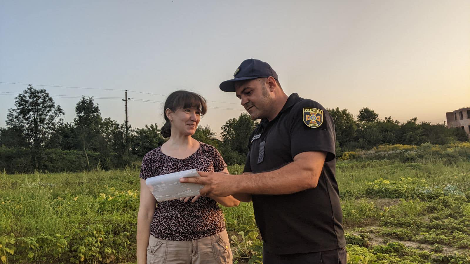 У Володимирському районі рятувальники упіймали паліїв трави (фото)