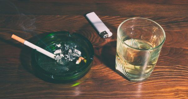Тютюн та алкоголь: вчені розповідають, чому це поєднання небезпечне для людей