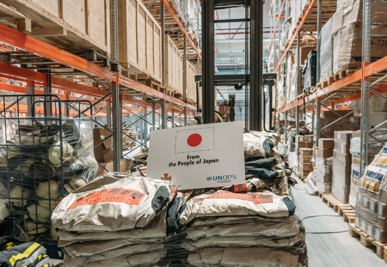 Японія передала Україні 100 тонн гумдопомоги