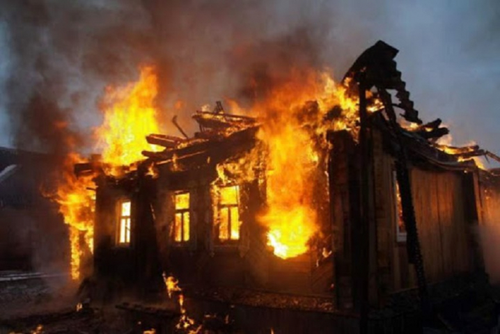 У Володимирі з пожежі врятували чоловіка