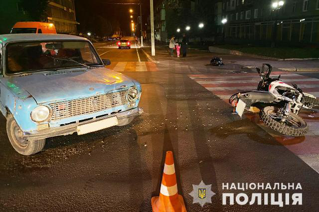 У Нововолинську зіткнулися «копійка» та двоколісний, постраждала дівчина (фото, відео)