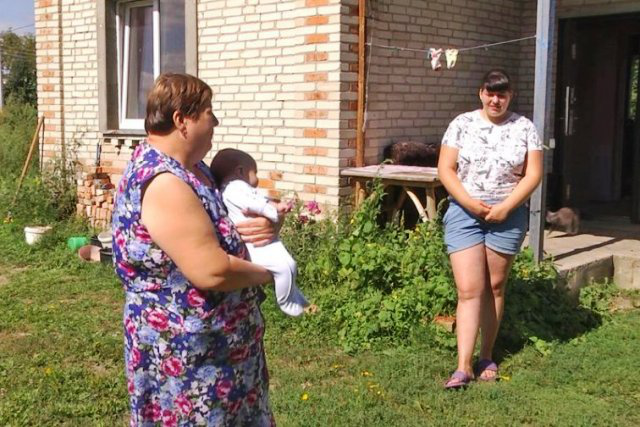 Поселили, годують, шукають роботу: як громада на Волині прийняла 164 переселенці (відео)