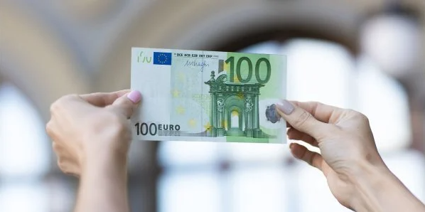 Курс євро впав до найнижчого за 20 років рівня