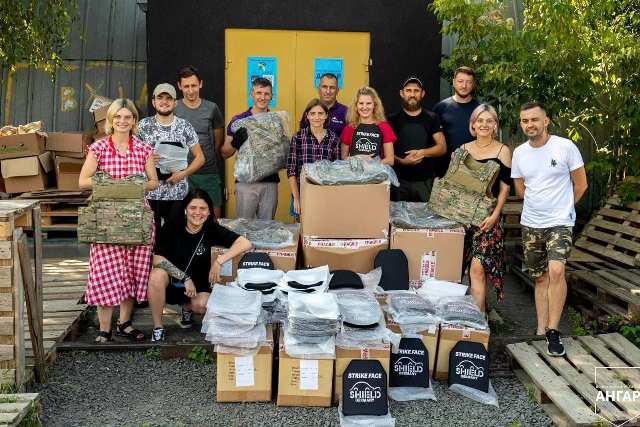Луцькі волонтери передали військовим бронежилетів на понад 2,6 мільйона гривень (фото)